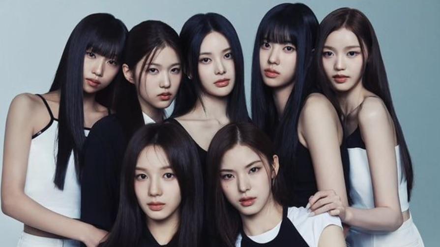IZNA原是WAKEONE旗下的7人女團，尹智允（後排左二）已於去年8月離隊。