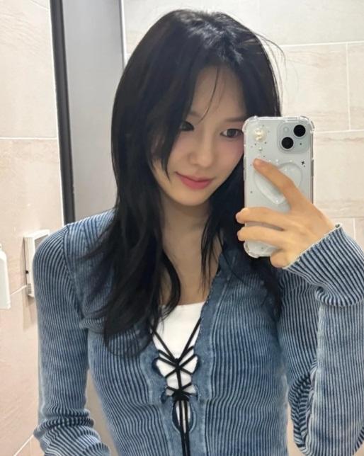 當時只有柳莎朗仍在使用舊手機，外界推測她便是手機被偷的隊友。