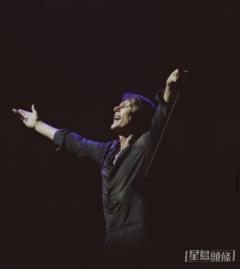 Brett Anderson的現場唱功備受讚賞。