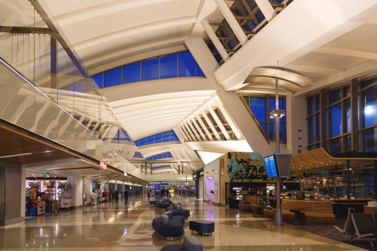 全美「壓力最大」機場排名出爐！LAX上榜，但壓力最大的是……