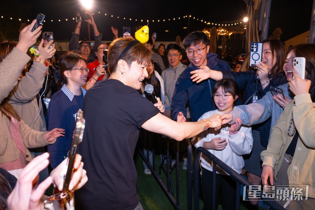 熱鬧氣氛讓人彷彿重回年初演唱會現場。