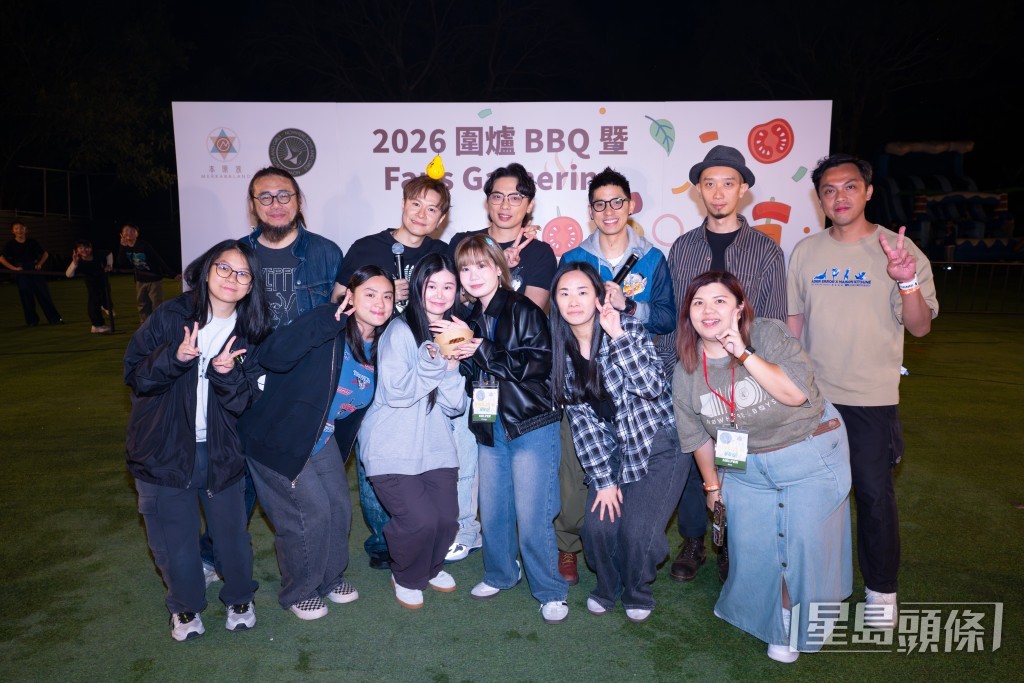 參與燒雞翼比賽。