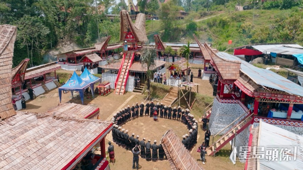 Alton一到喪禮現場便形容氣氛「似嘉年華」，與一般認知截然不同。