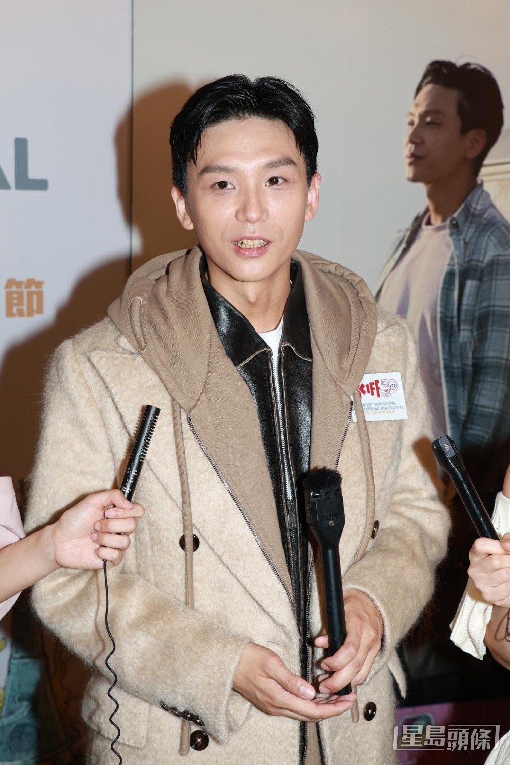 在《廚師發辦》中，盧鎮業飾演一名廚師角色。