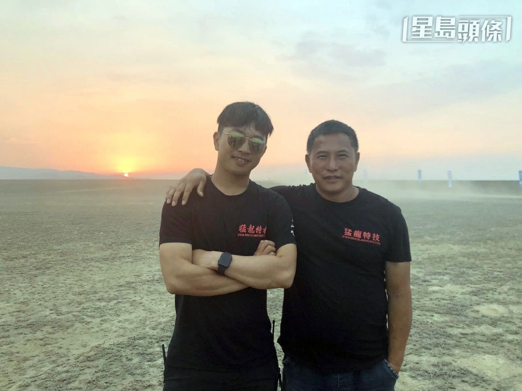 羅禮賢（左）與兒子羅義民。