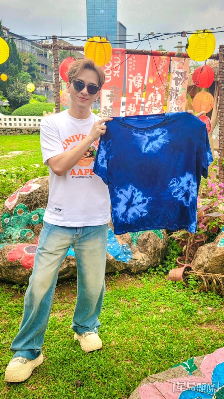 周吉佩在活動中與粉絲一同體驗手工藝製作。