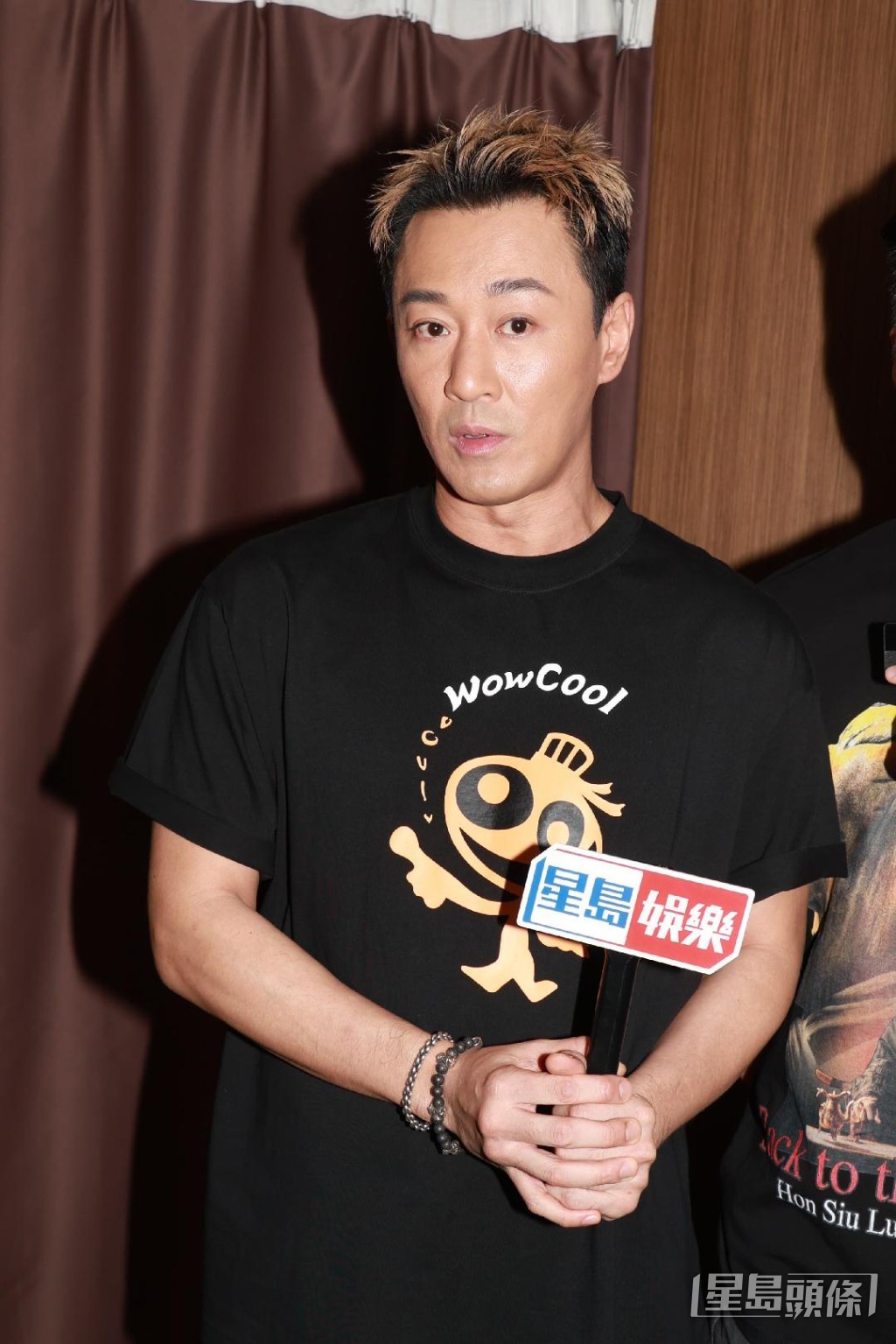 林峯認為，藝人的工作本身就在公眾層面。