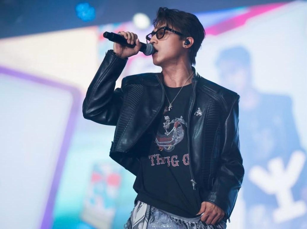 AK感恩近兩年工作不斷，早前在音樂會上演唱多首熱血歌曲。