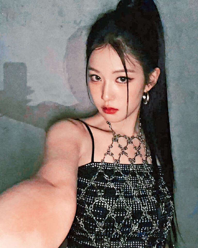 韓國女團izna前成員尹智允去年以健康理由退團，但最近被爆料指她其實是被開除。