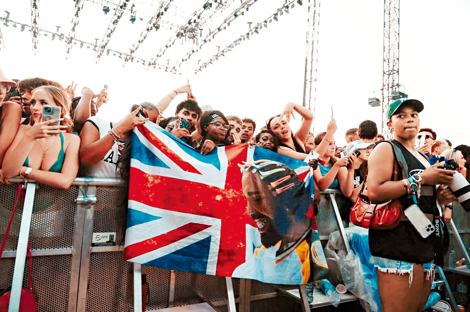 Wireless音樂節亦被Kanye連累,被逼取消。Wireless音樂節Facebook