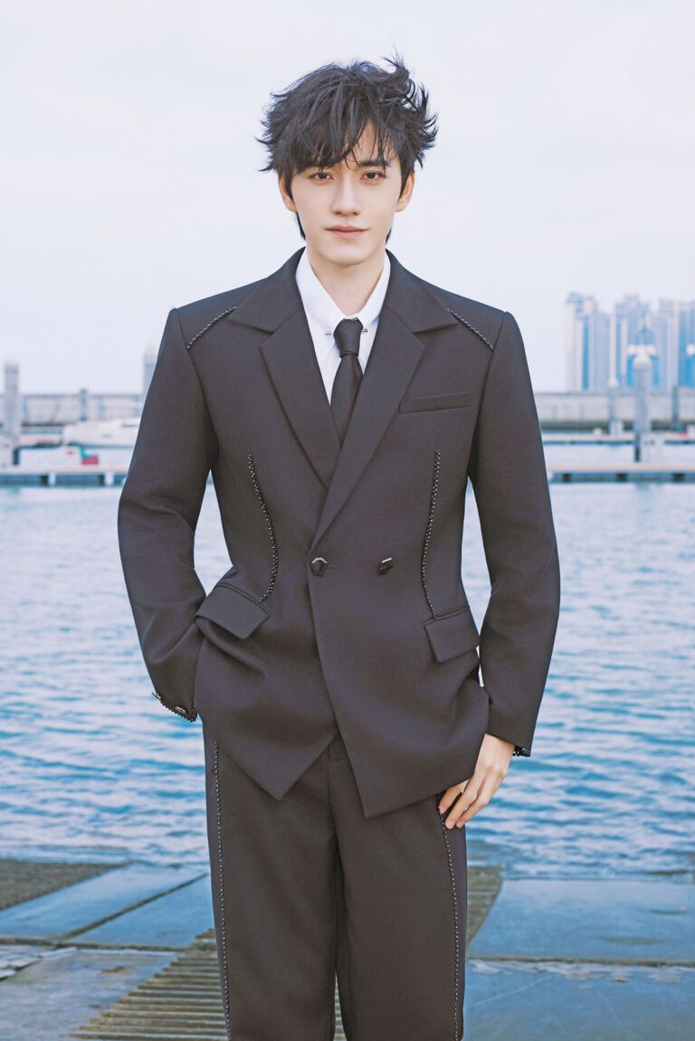 王弘毅 .c2/.c3 王弘毅古裝扮相俊美，可惜演技不佳。網上圖片