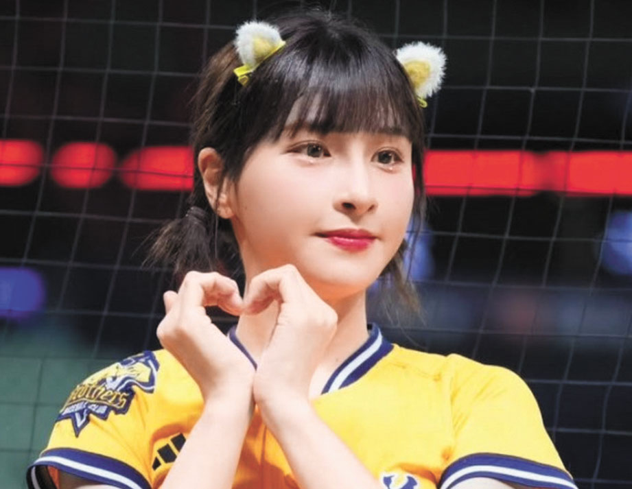 峮峮外型亮眼。網上圖片