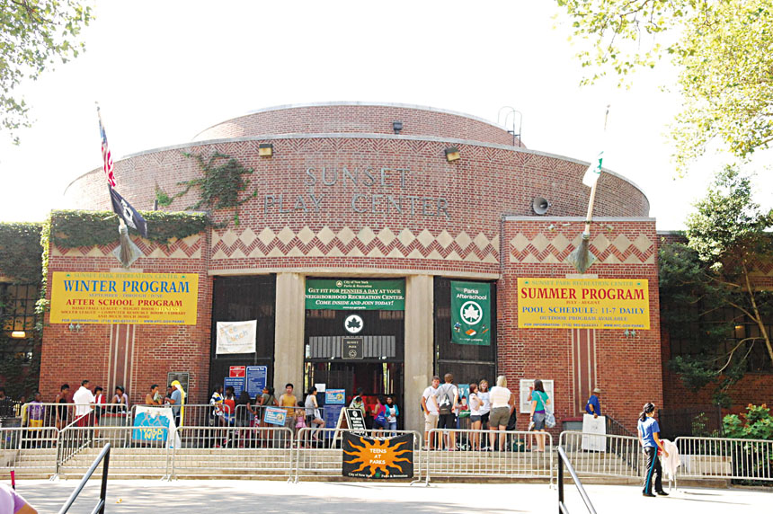 日落公園娛樂中心設備殘舊,長年失修。