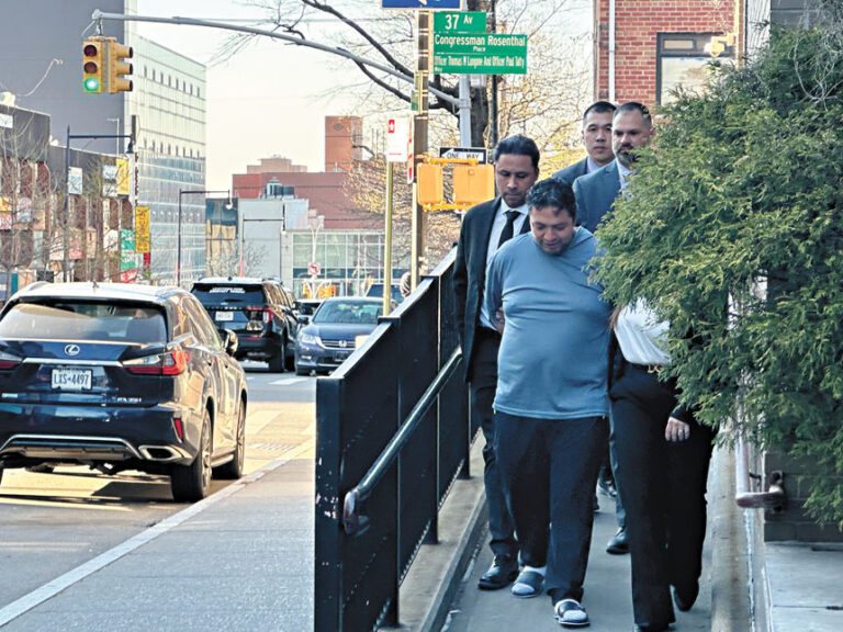 阿馬蒂特拉被押離109分局。