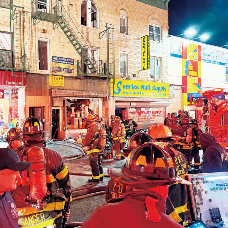 火勢於當7日晚11時剛過得到控制 。 圖片來自市消防局X