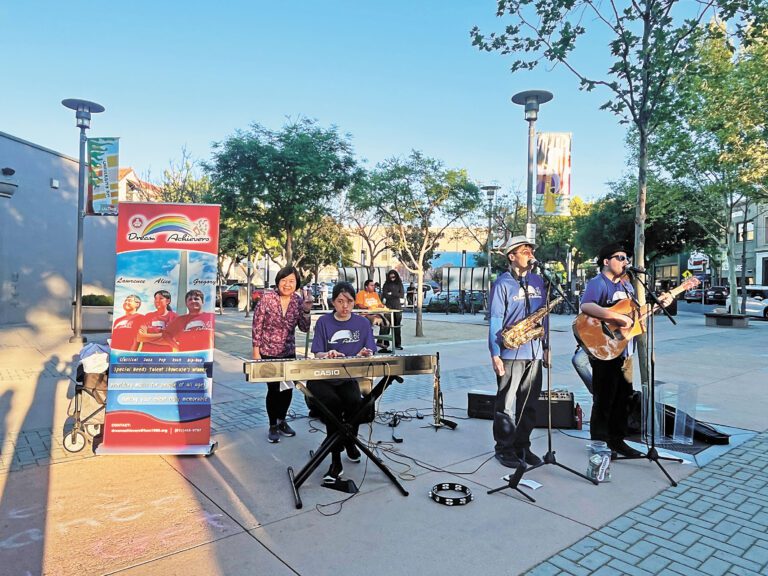 左起：王陳慧明、Alice Jen、Lawrence Wang和Greg Hebert。記者王蔚攝