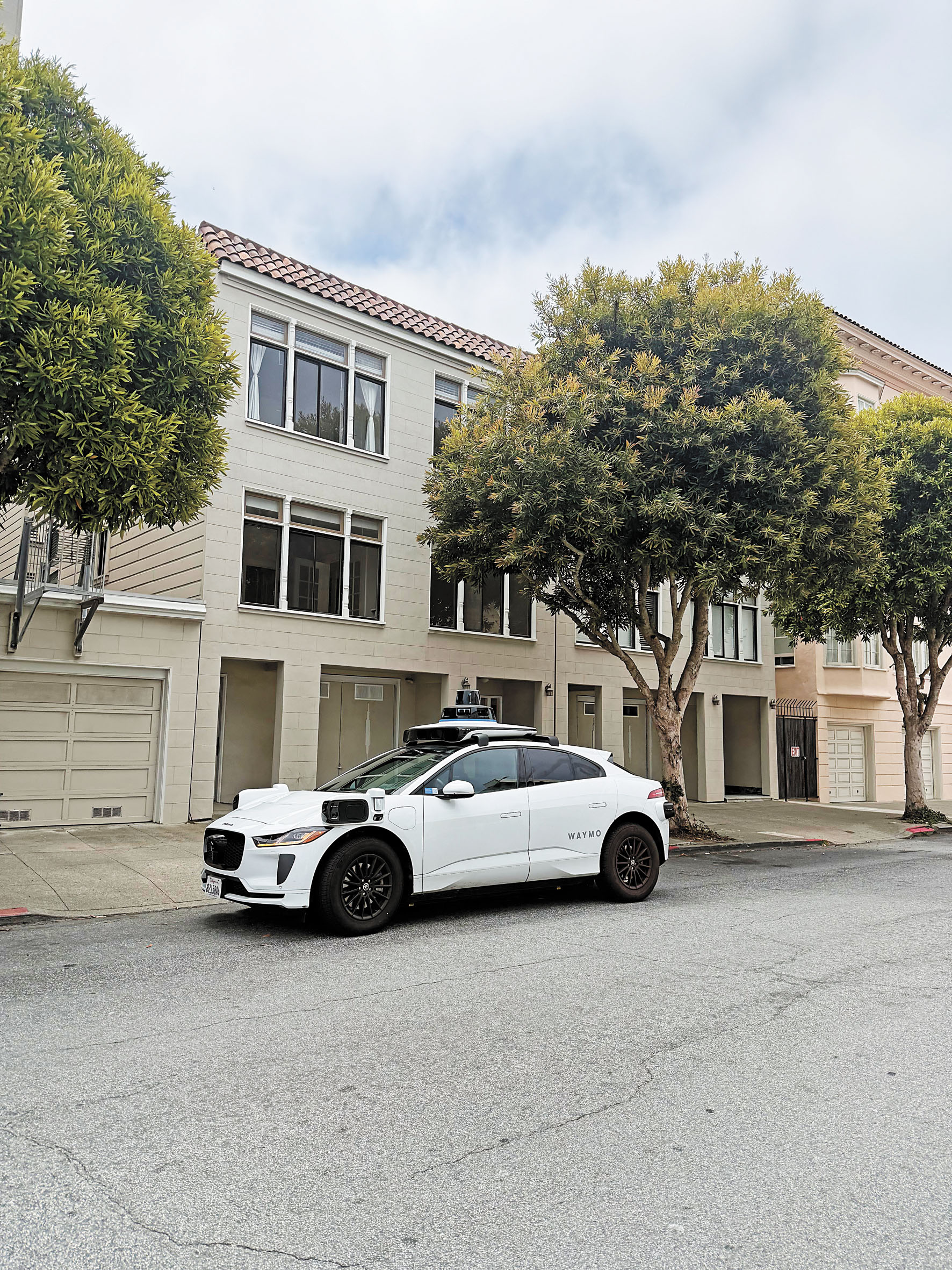 在三藩市運營服務的自動駕駛車。記者王蔚攝