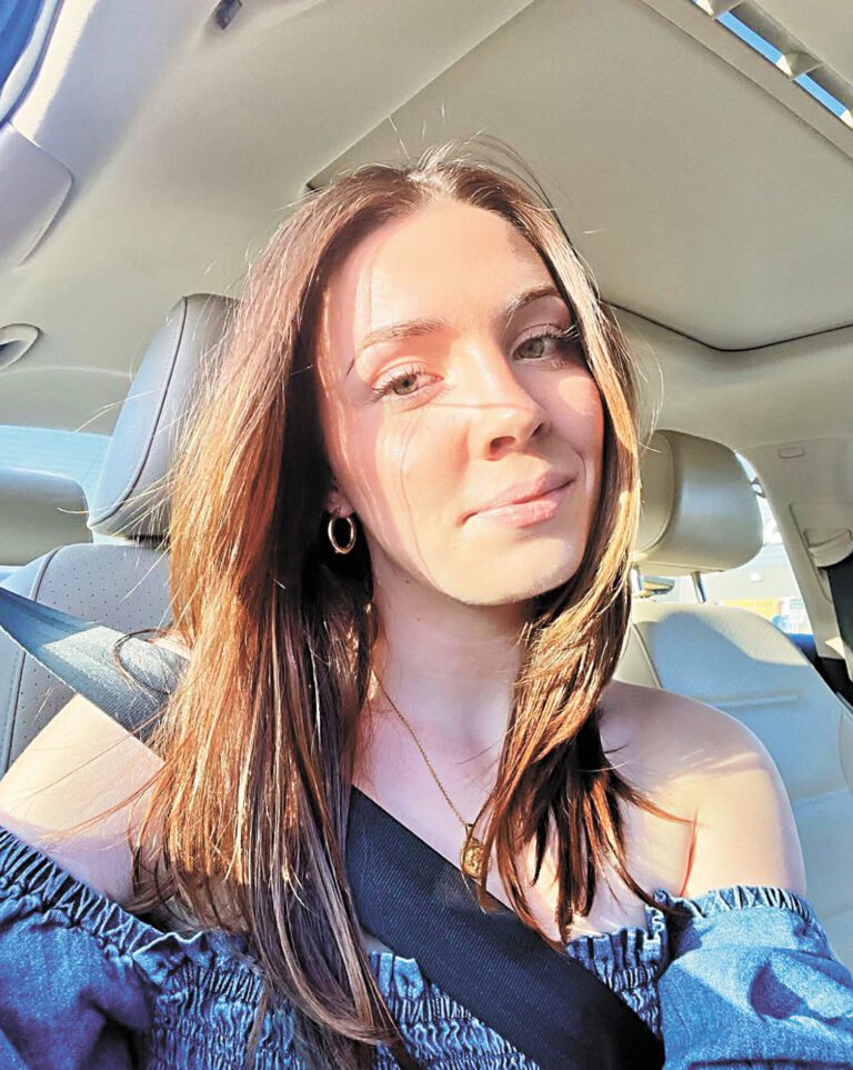 死者是22歲女子埃姆格（Samantha Katherine Emge）。 Instagram