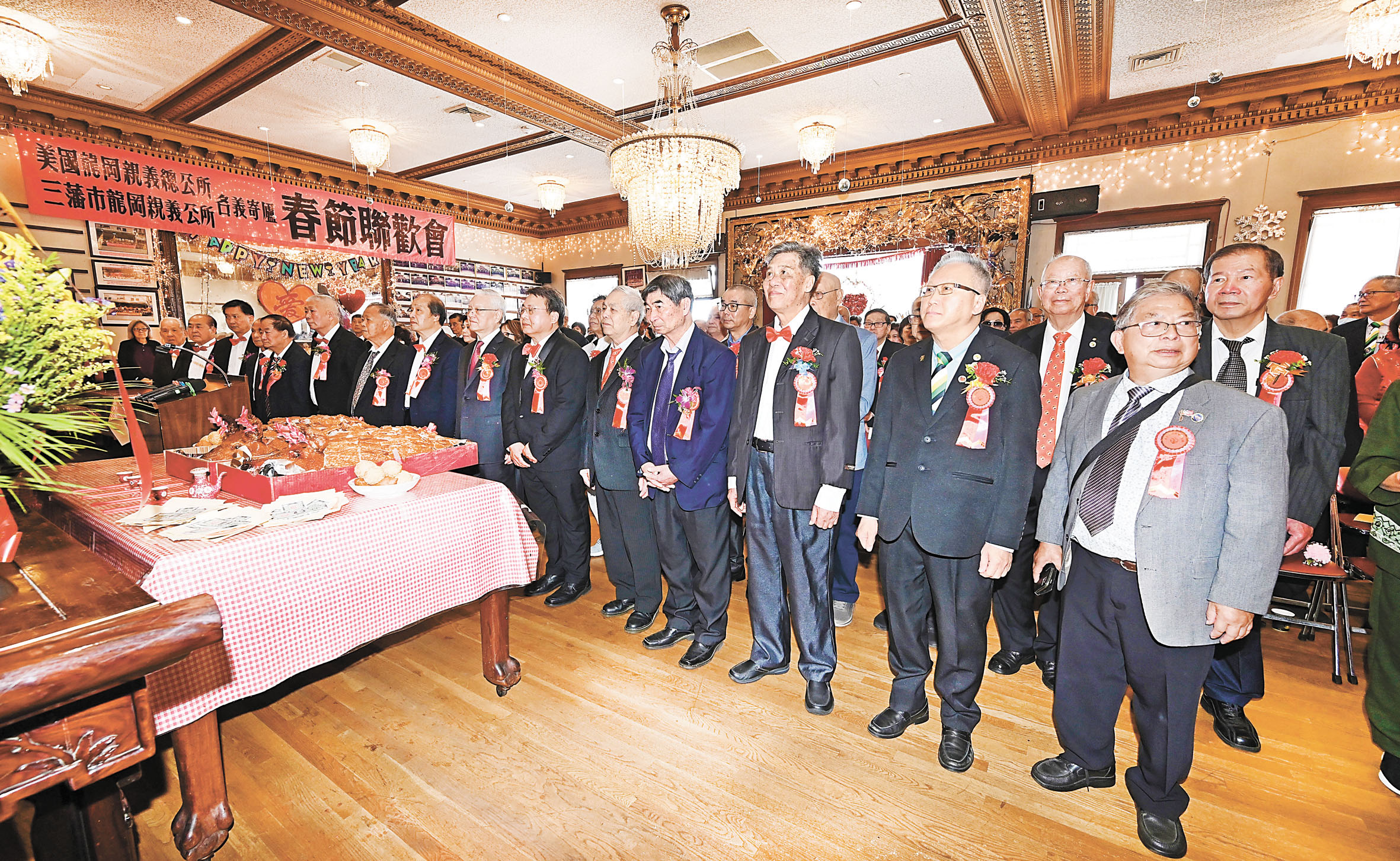 劉、關、張、趙四姓世誼齊聚公所禮堂,向四先祖神像行迎神禮,虔誠上香,敬獻先賢。馬紅兵攝