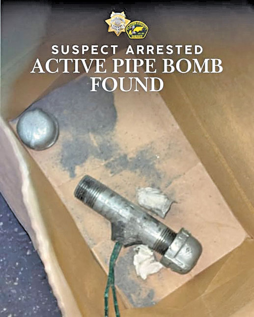 當局繳獲管狀炸彈。普萊塞縣縣警局