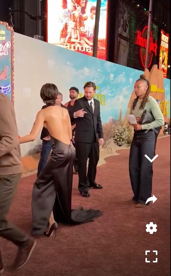 Sam Levinson希望與Zendaya合照，但其經理人隨即帶她離開。