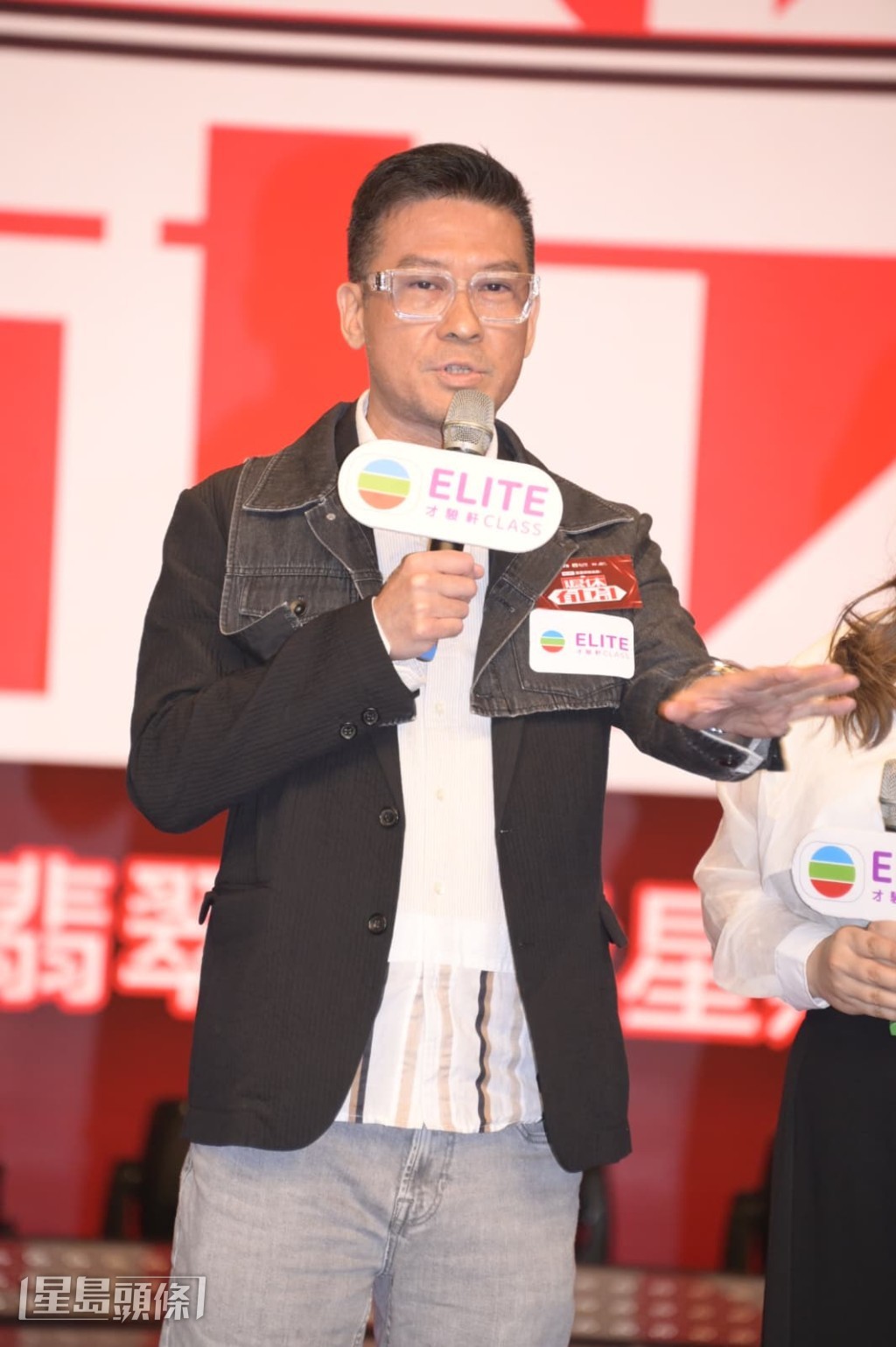 對於谷婭溦因與海兒內訌而離開的傳聞，張佳添表示絕無可能。