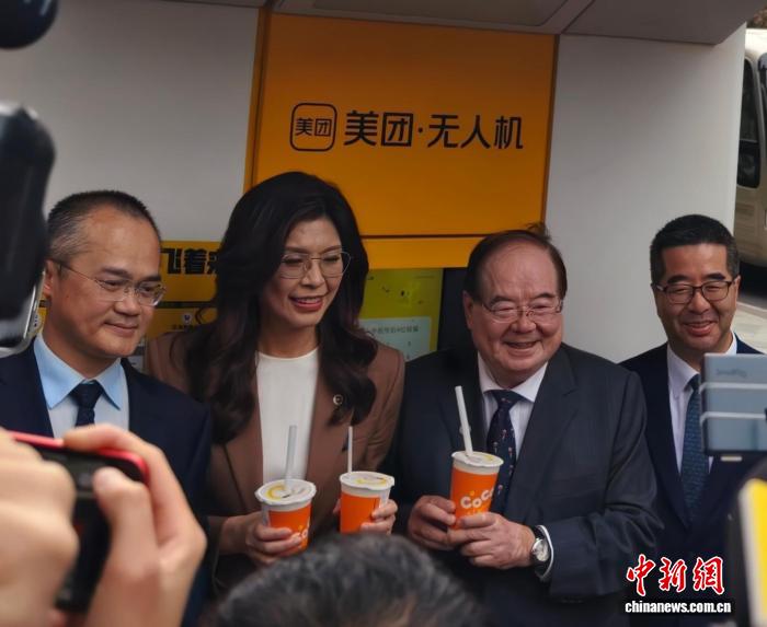 鄭麗文讚大陸發展:「超乎想像」上海體驗無人機送奶茶 