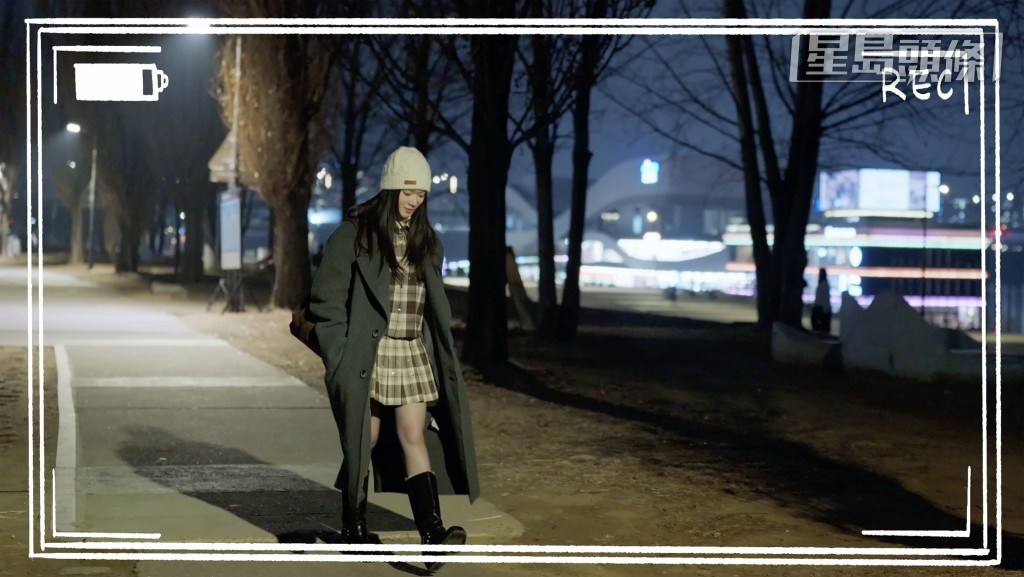 拍攝時當地氣溫低至零下10度，晚上在漢江邊取景，寒風凜冽。