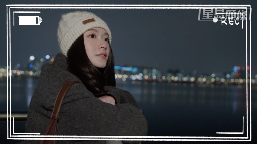 為抵禦嚴寒，Cloud在身上貼了不少暖包。