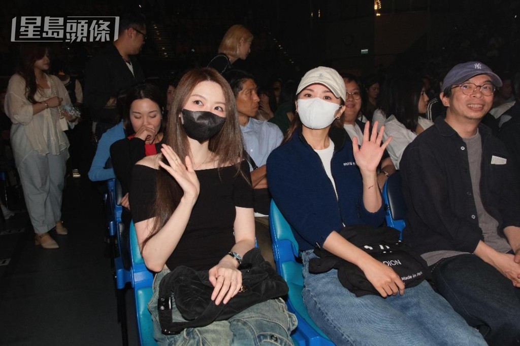 蔡卓妍與曾樂彤在現場打招呼。