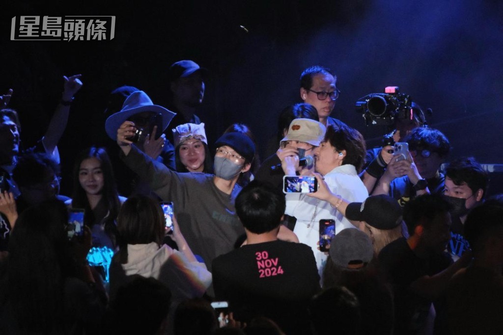 張繼聰與姜濤、Alton（王智德）合照。