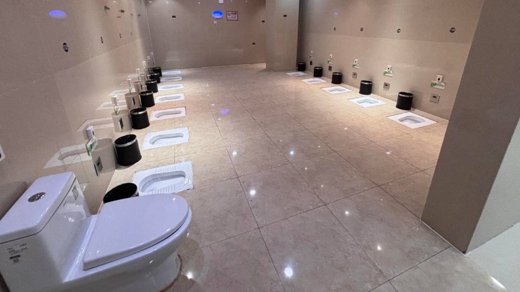 常州萬達廣場女廁無間隔引熱議 商場:正裝修並已貼告示