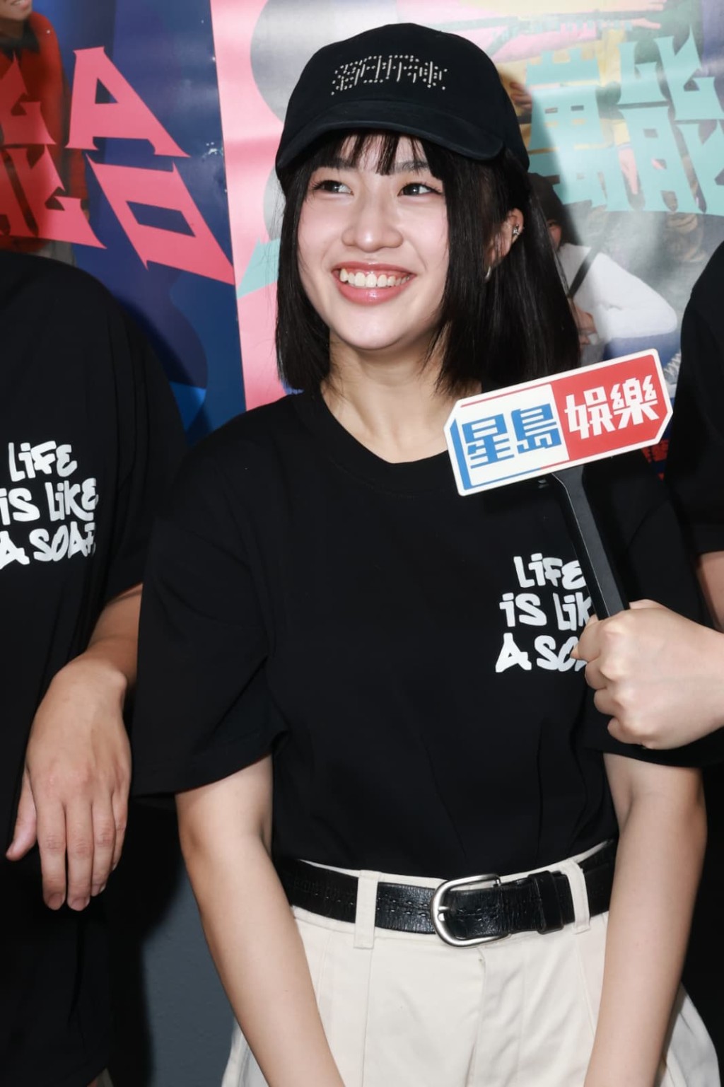 何洛瑤(Sica)化身「問題少女」,積極向凌文龍、岑珈其及麥沛東請教學習。