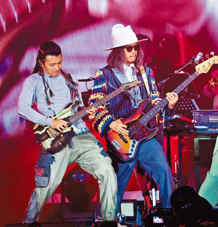 ■王雙駿（右）突辭任「25+英皇群星演唱會」的音樂總監，但仍然擔任謝霆鋒環節的樂隊總指揮。