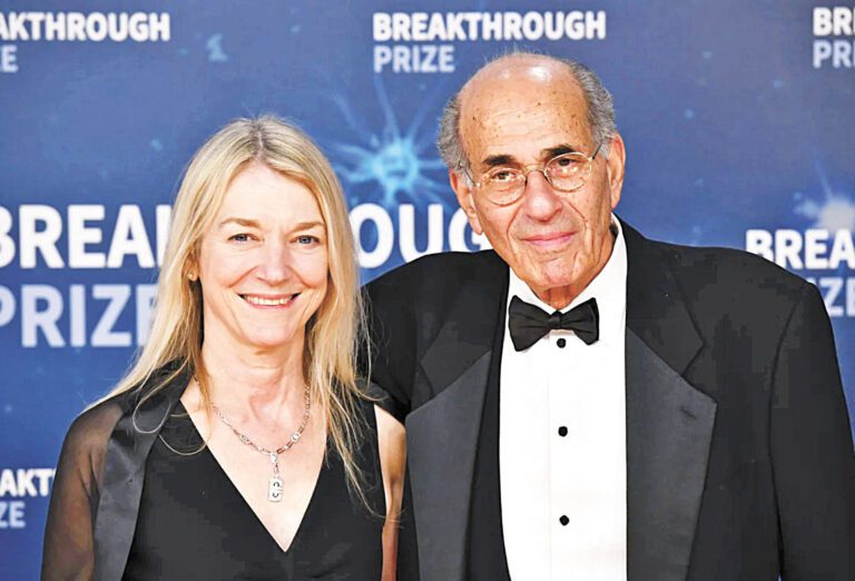 諾貝爾獎得主阿克塞爾（右）愛潑斯坦文件公開後被迫辭職。 檔案圖片