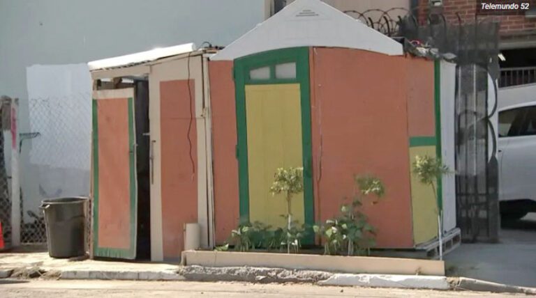 梅德拉諾在洛杉磯建造小房子，轉售給無家可歸者居住。Telemundo 52
