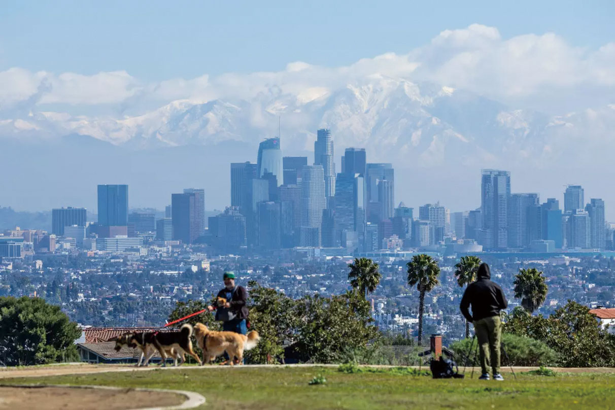從肯尼斯哈恩州立休閒區遠眺洛杉磯市中心。洛杉磯時報