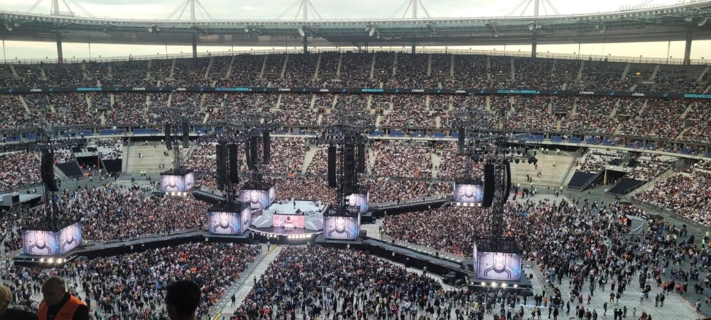 超過四萬名ARMY到場欣賞BTS的演出。