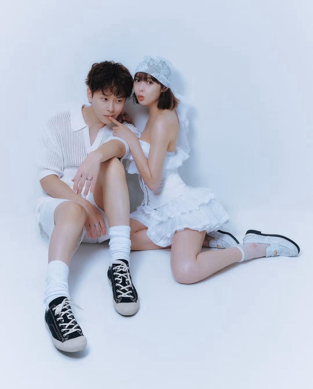 泫雅與丈夫龍俊亨近期均與各自公司結束合約，現以獨立歌手身份活動。