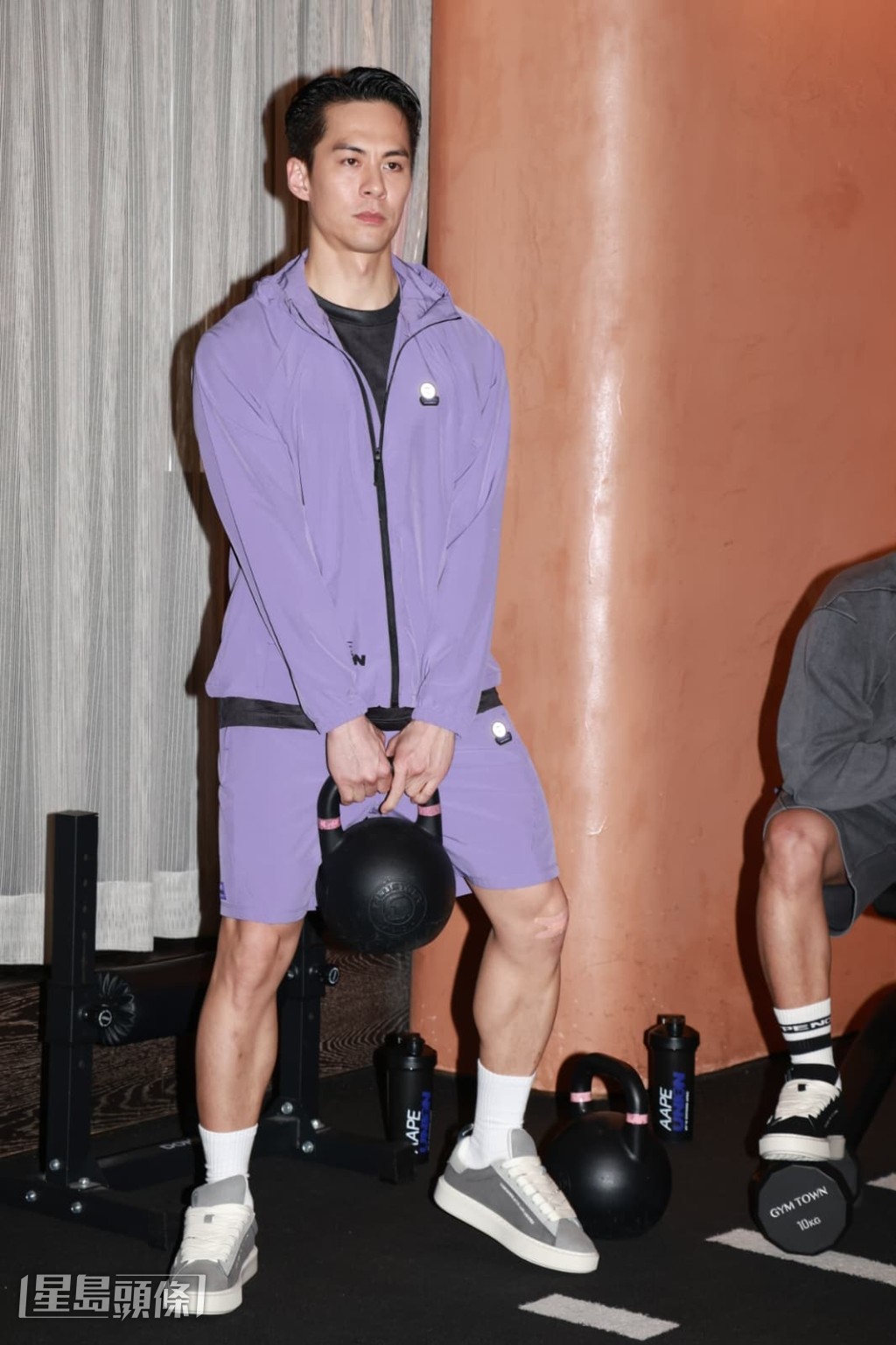 朱鑑然身形保持得非常健美。