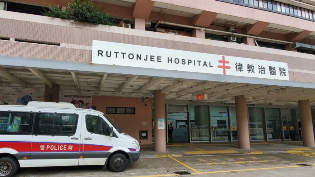 半山堅道裝修工人工作期間墮梯 頭部重創昏迷送院