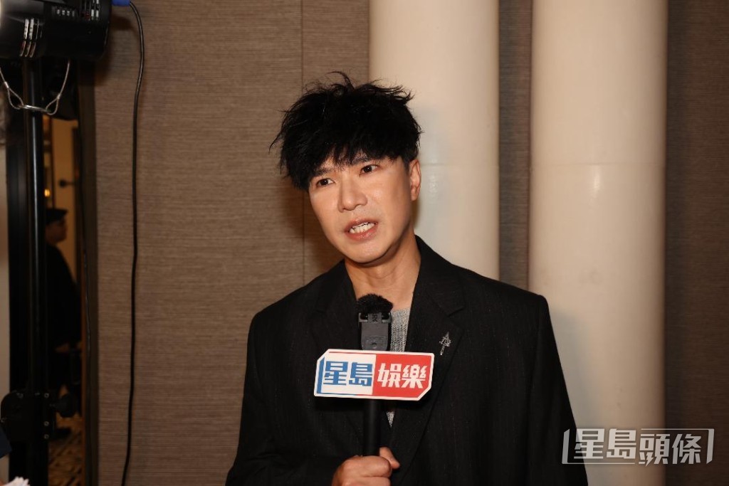 他堅持人生應該向前看。