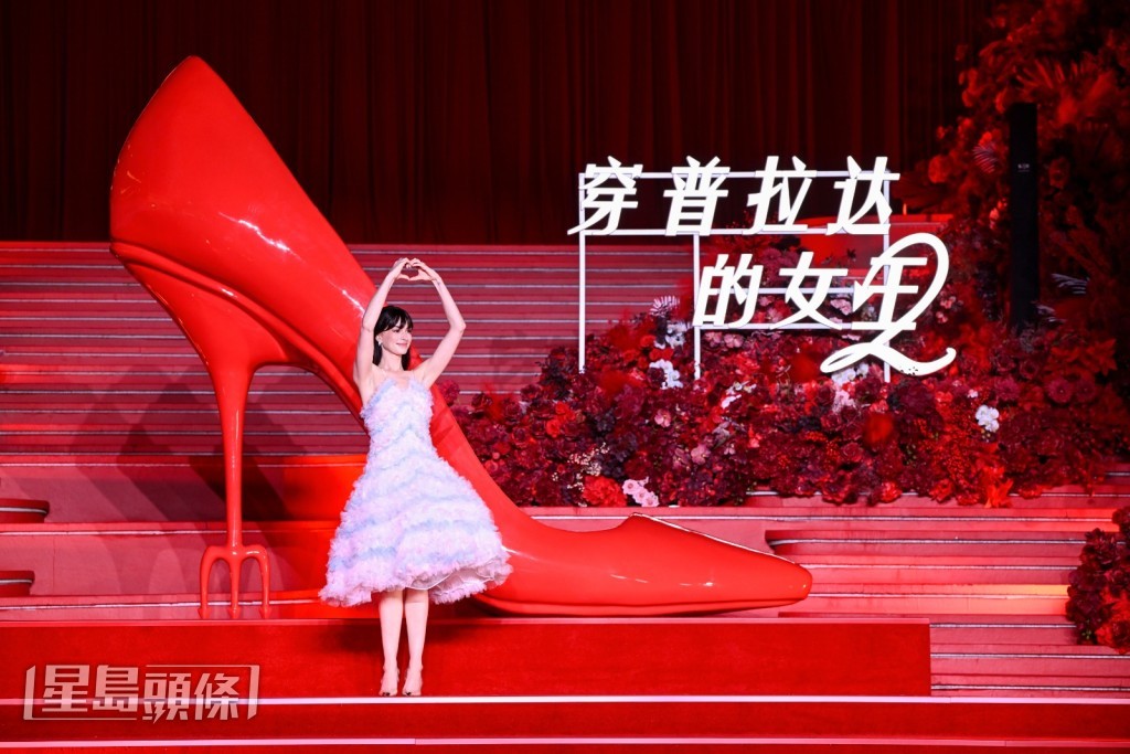 現場大批中國粉絲不斷呼喊她的名字，讓安妮夏菲維深受感動，眼泛淚光。