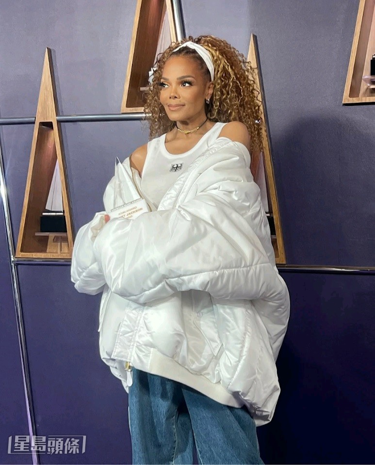 珍納積遜對傳記片內容表達強烈不滿，更因此與兄長Jermaine發生爭執。