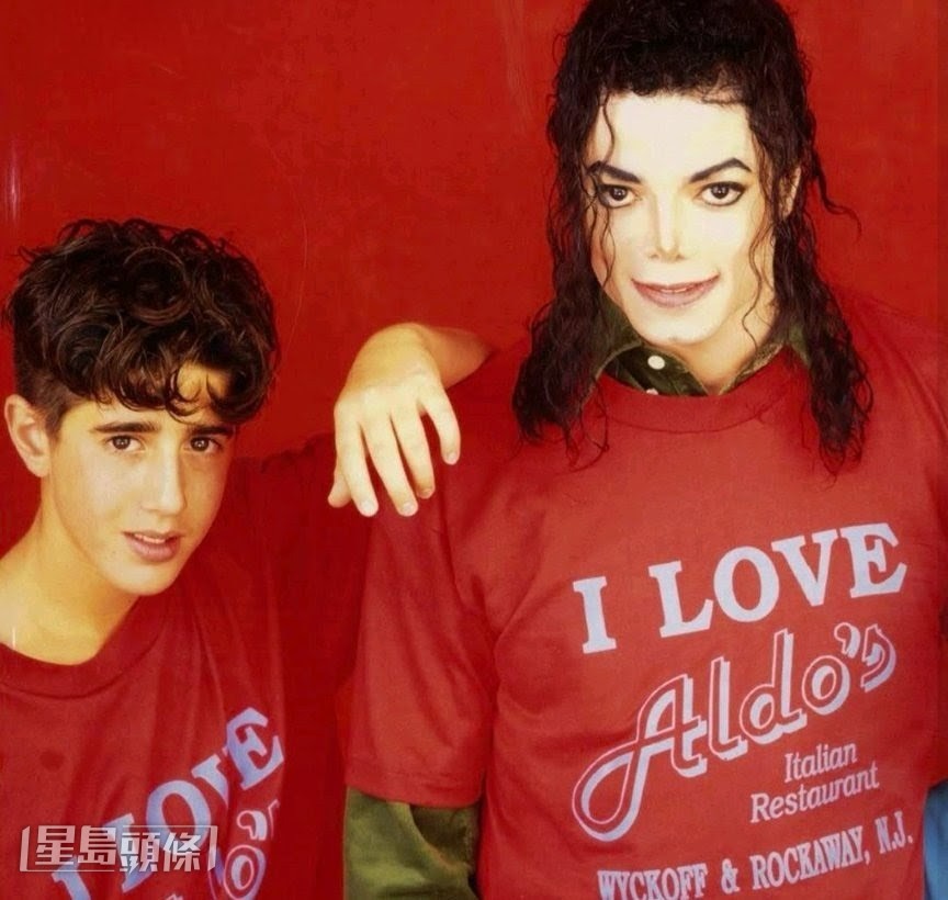 Cascio家族的Frank從小與米高積遜是好友，其後更成為他的助理。