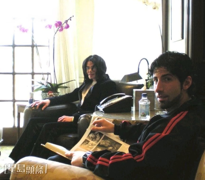 Frank的弟弟Edward曾安排他人模仿米高積遜的聲音錄歌，並對外謊稱是米高的遺作。