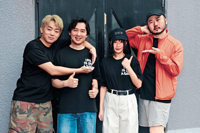 《三一萬能合》的4位演員出席拜神儀式。