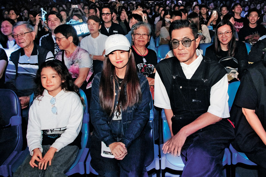（右起）古天樂、謝安琪與細女張靖齊齊撐場。