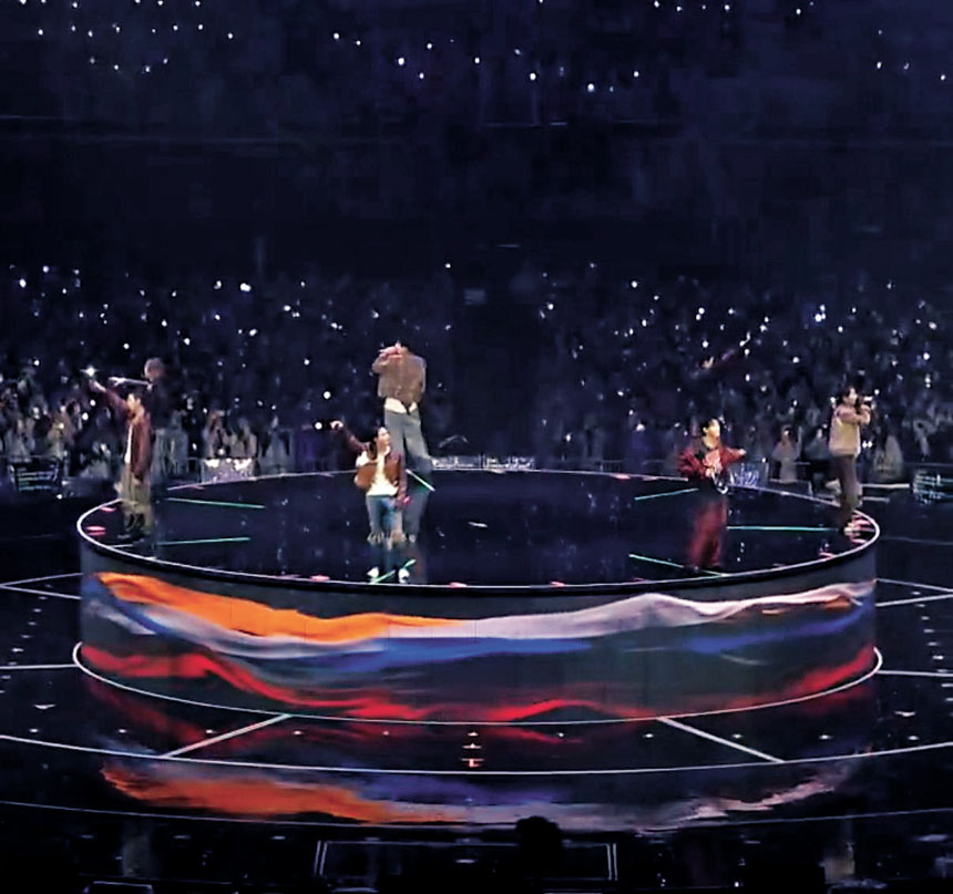 BTS巡唱採用360度旋轉舞台。