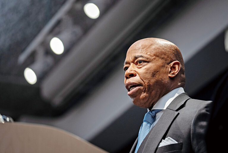 亞當斯發言人證實，前市長已獲得雙重國籍。Angelina Katsanis/紐約時報